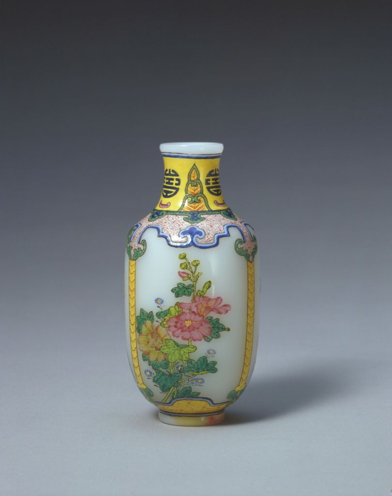 图片[3]-Qianlong style glass embryo painting enamel flower pattern bottle-China Archive